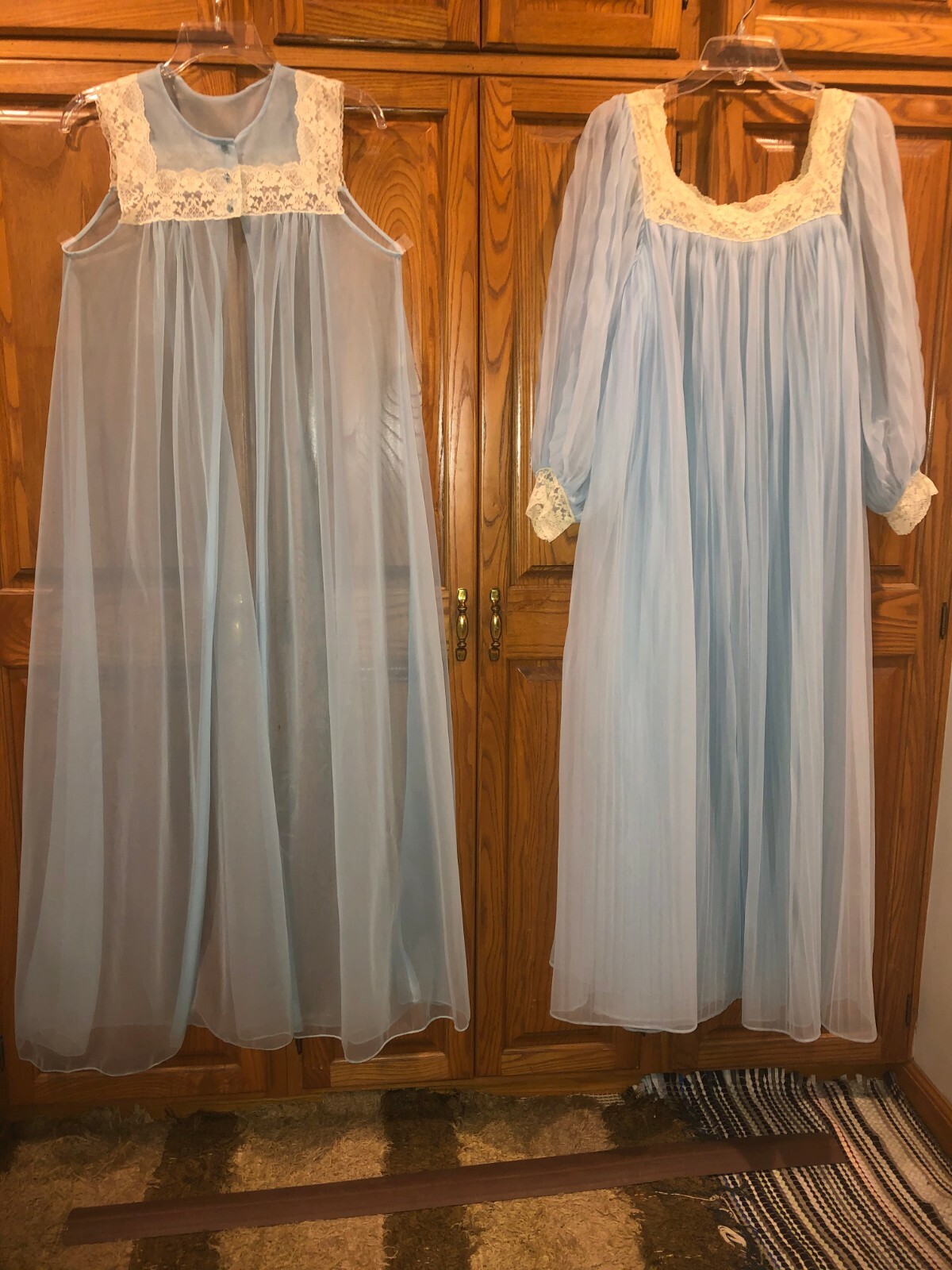 Ladies vtg lt blue accordion pleated nylon 2-piece negligee&cover, Evette, SMALL