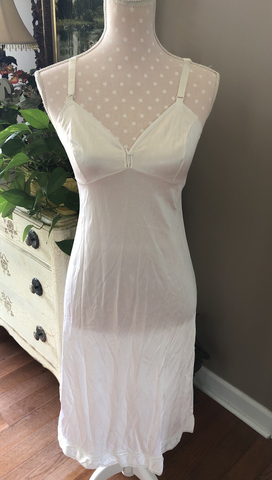 Vintage Full Slip White Women’s Med Size 10/32 Montgomery Ward USA