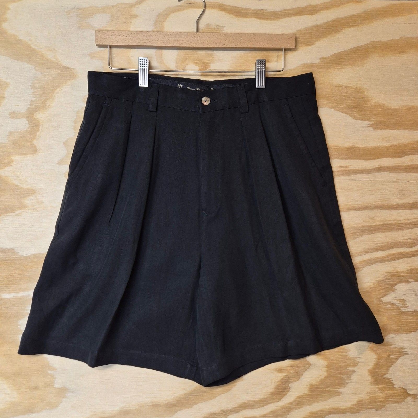 Vintage Tommy Bahama Women’s 14 Silk Shorts Black Pleated 100% Silk Y2K