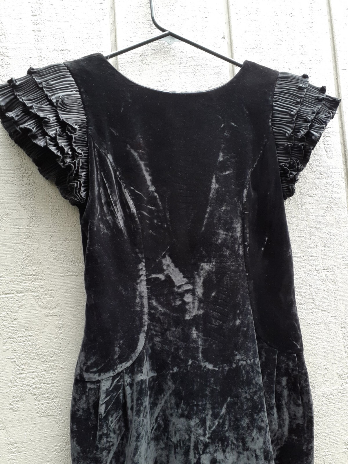 Vtg Nu-Mode Toronto Black Velvet Mini Dress Deep V Back Shoulder Pads XS Ruffled