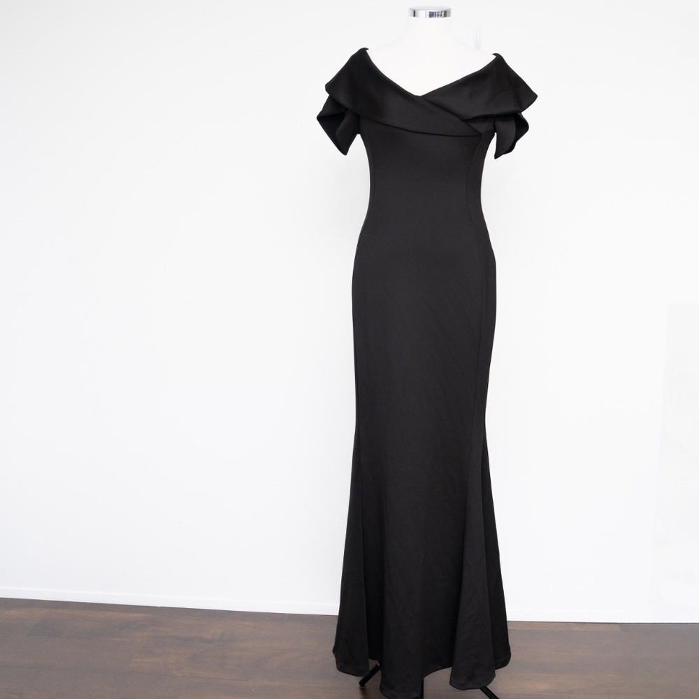 Black Halo. Fiori Black Stretch Gown.