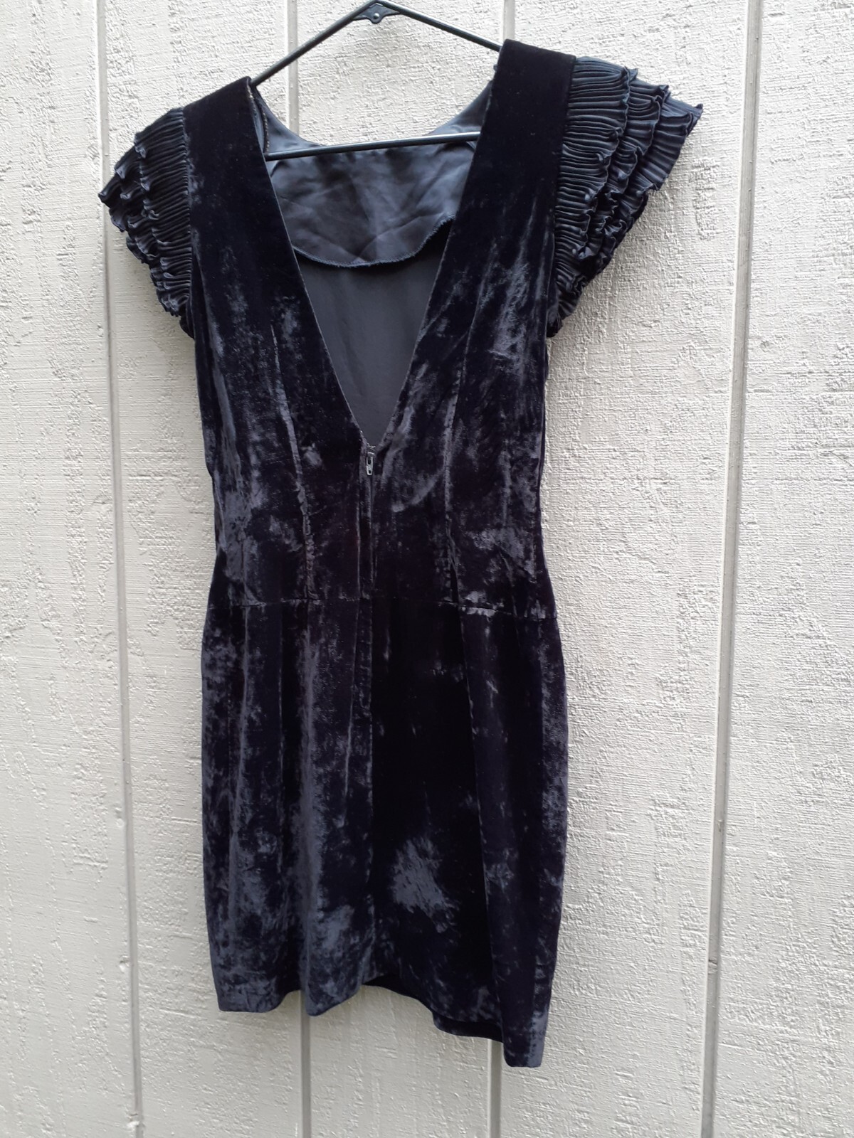 Vtg Nu-Mode Toronto Black Velvet Mini Dress Deep V Back Shoulder Pads XS Ruffled