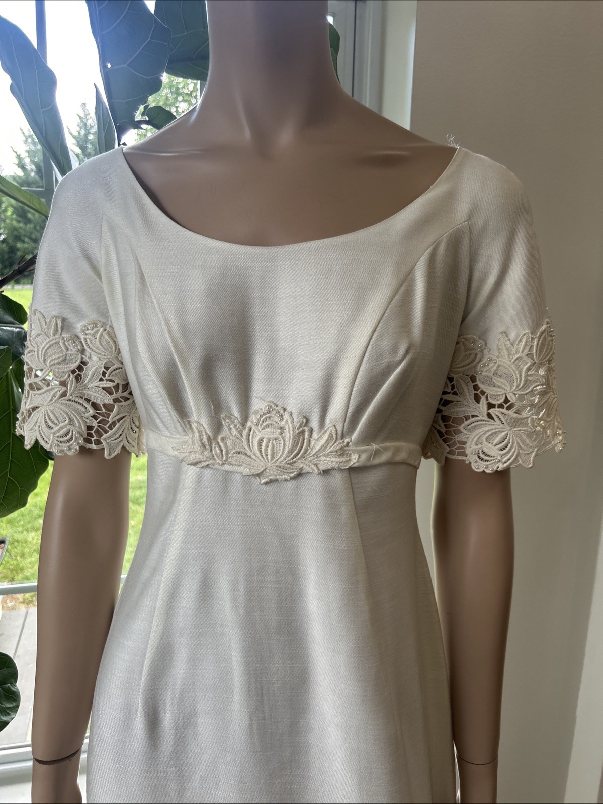 Vintage 1950’s Short Sleeved Ivory Linen Wedding Bridal Dress With A Train
