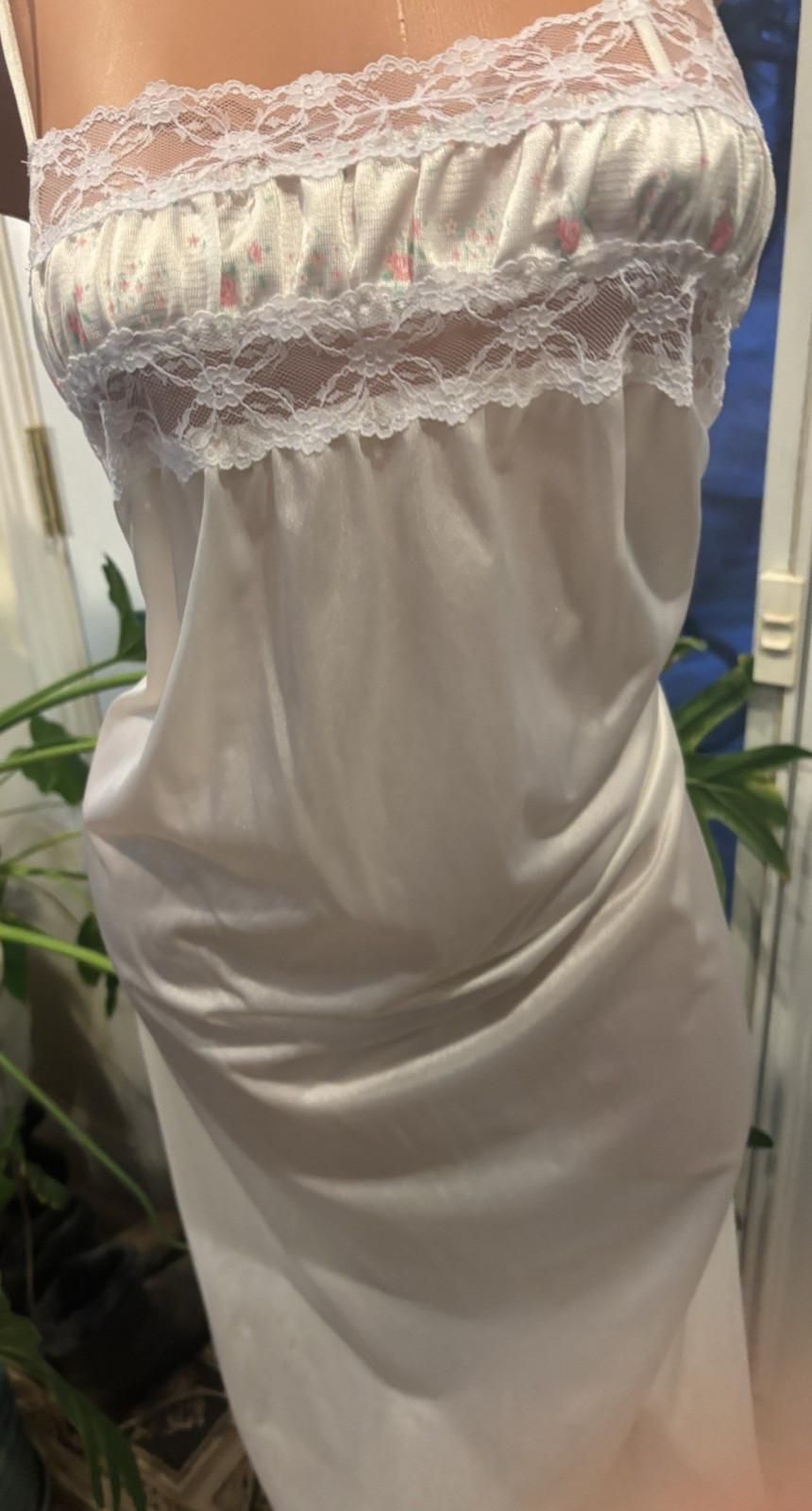 Vtg SILKY SOFT LONG FLORAL LACE RUFFLE GOWN NIGHTIE NIGHTGOWN