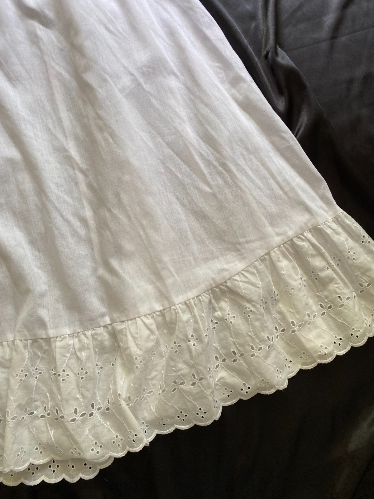 Vintage 1970s You Babes White Cotton Eyelet Tiered Boho Skirt Medium