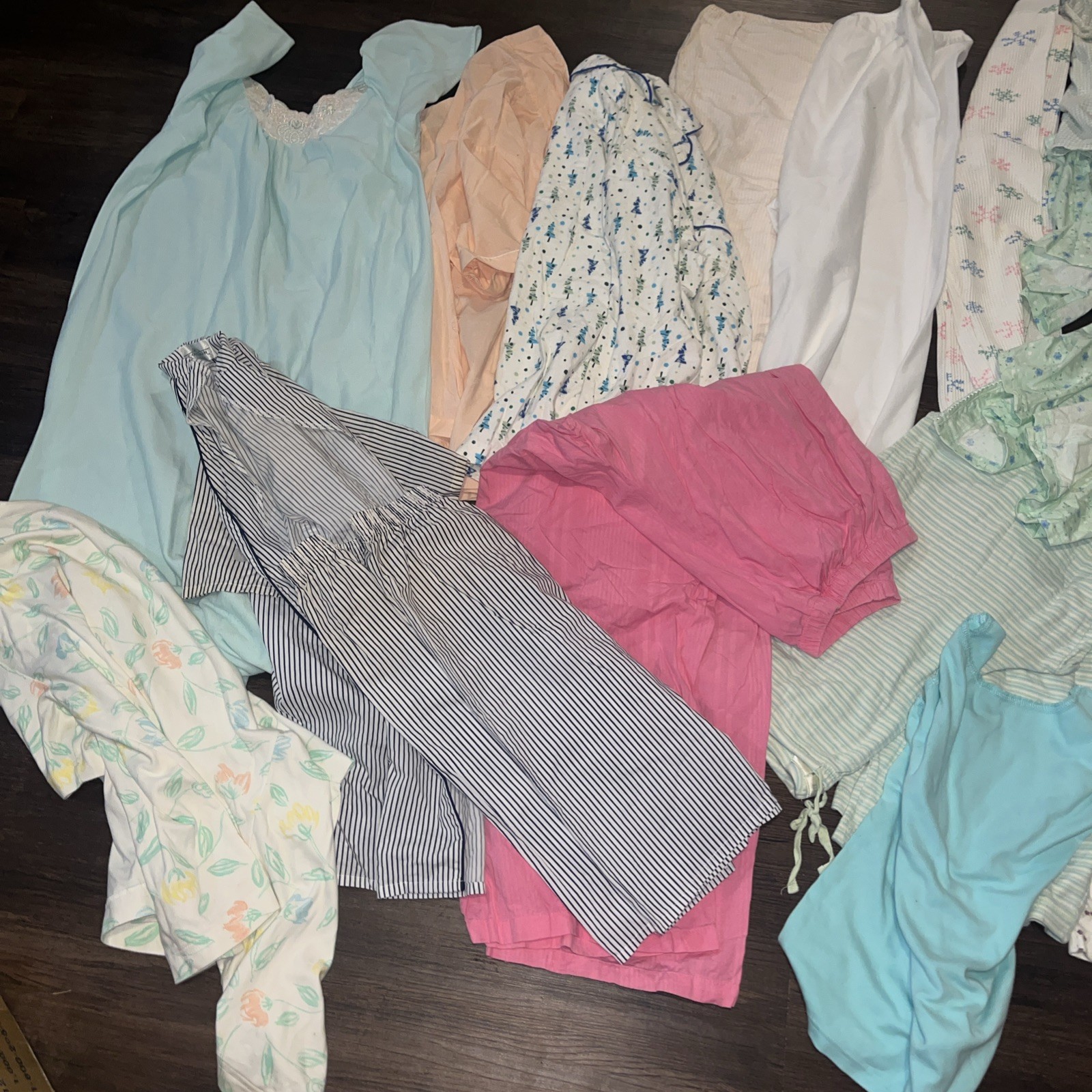 Vintage 90s/00s Women’s Sleepwear Nighties Tops, Bottoms Size S And M Lot Of 25