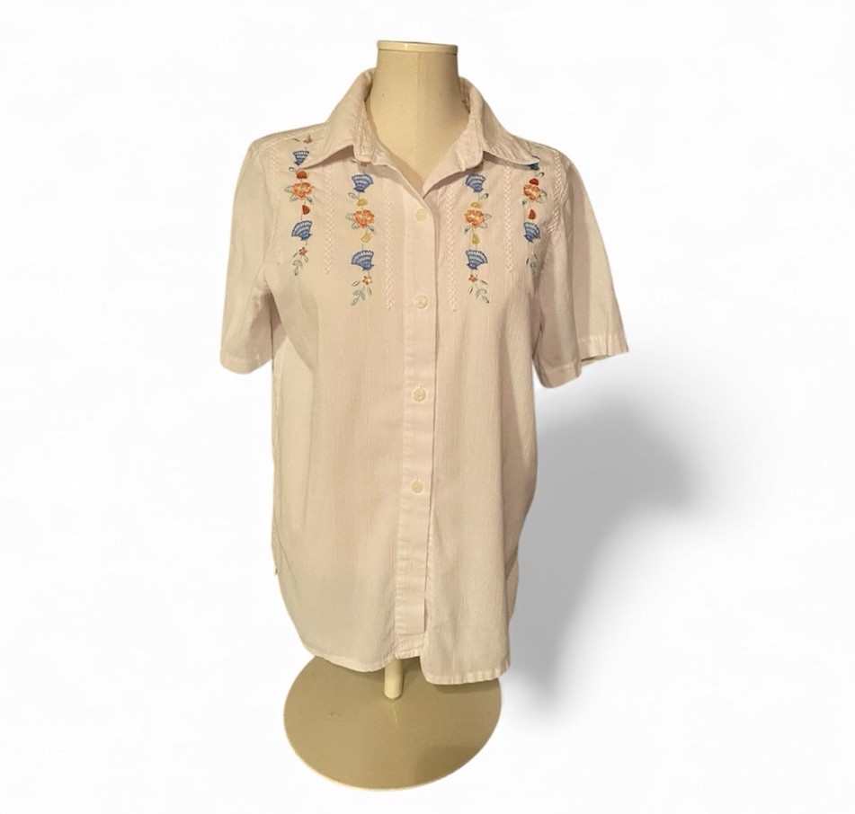 VINTAGE COTTAGECORE DELICATE EMBROIDERED SHIRT FLORAL FANS EMBROIDERED 8 MEDIUM