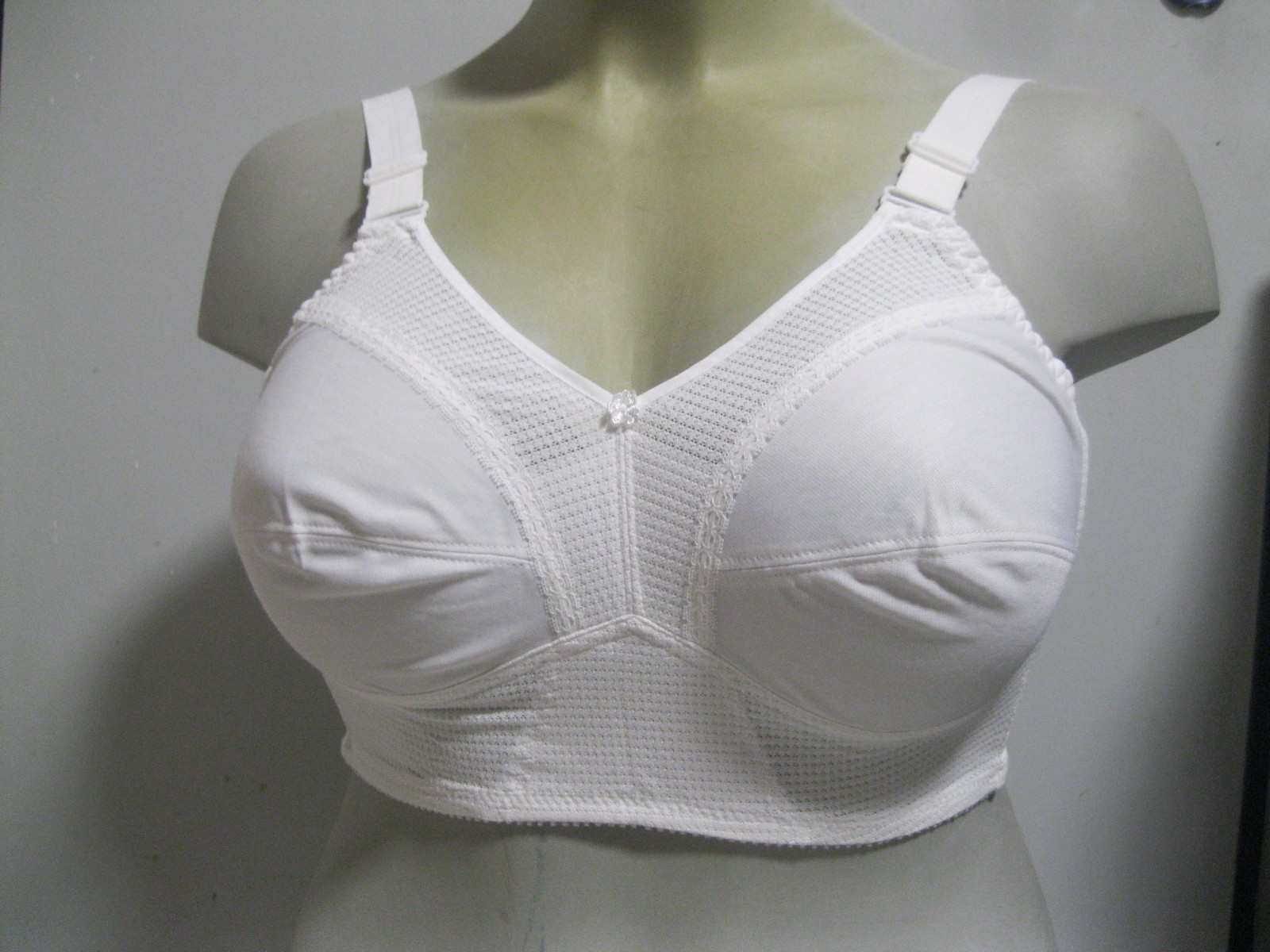 2x Vintage Bra 90-95 C, Damart Lace Skin/ Long Bra Unworn Stock Odor
