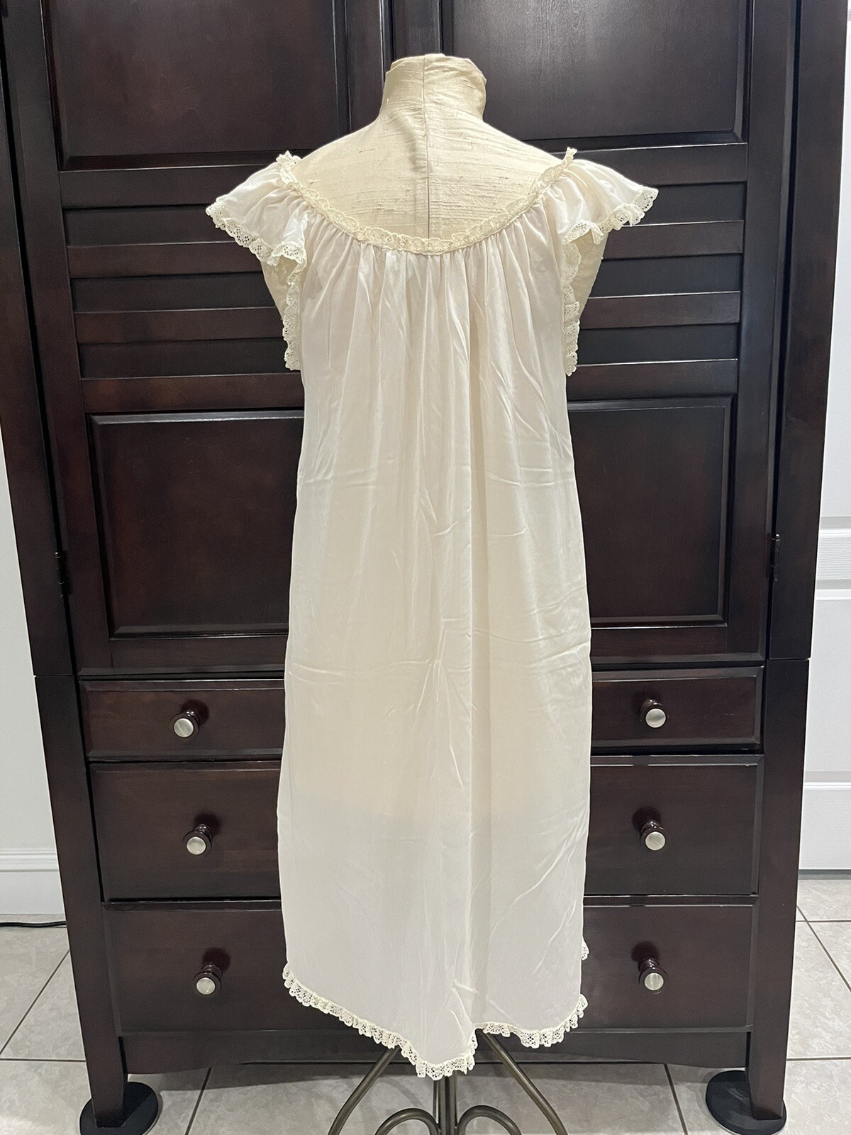 Vintage MISTRA Nylon Ivory Nightgown Women’s Size Large Pre-Owned.