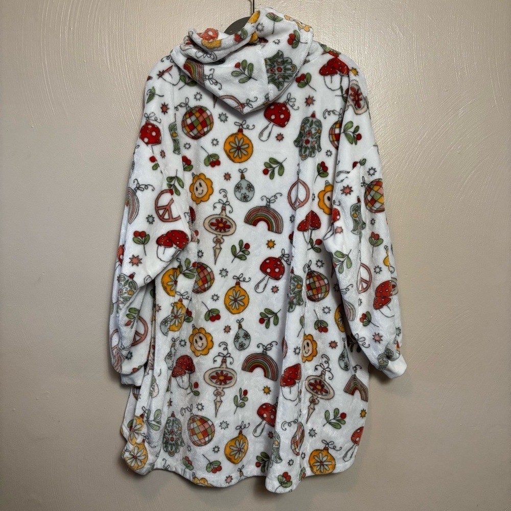 Throwzy Marlo Lorenz Poncho Retro Hippie Holiday Oversized Christmas Hooded OS