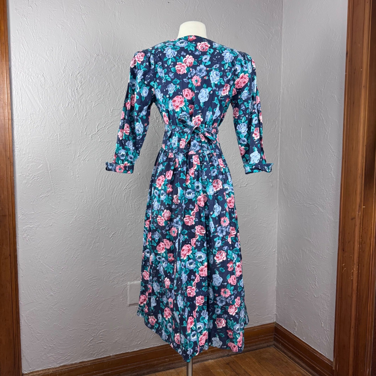 Vintage 80s fitted blue floral dress sweetheart neckline size medium 80s prom