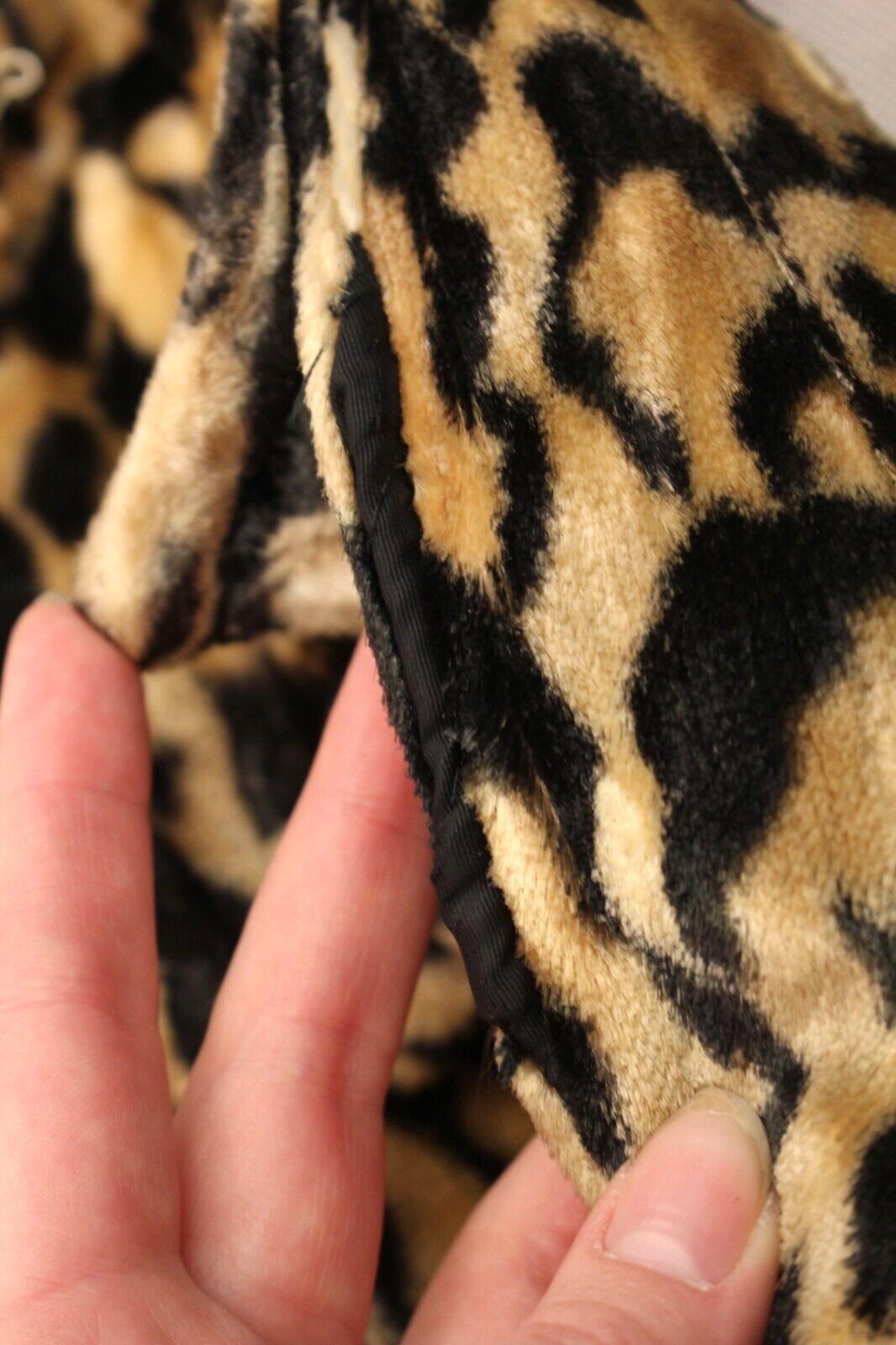 VTG Women’s 60s Jaguar Print Velvet Coat W/ Large Pockets & Belt Sz M/L 1960s
