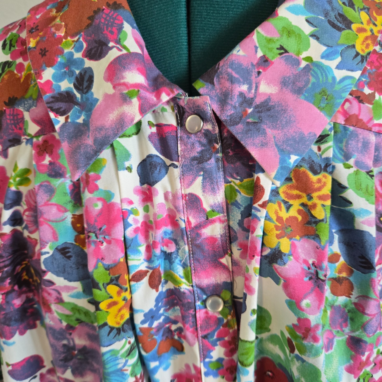 Models Coat VTG Housecoat Sz Large Floral Metal Snaps Pleated Shoulder Detail