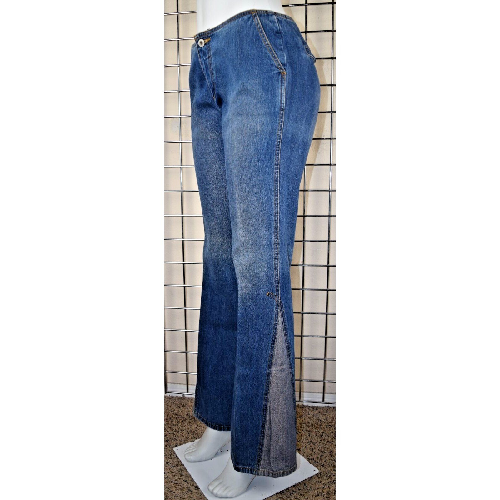 Vintage Guess Jeans 32 x 32 90s Blue 2 Tone High Waist Flared Leg No Belt Loops