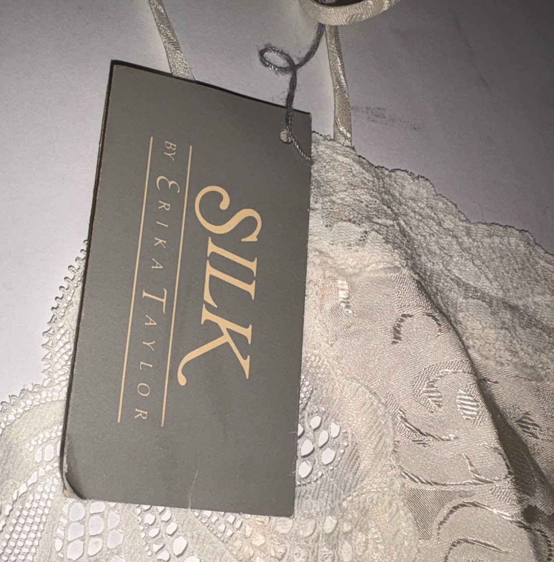 NWT SILK Erika Taylor 100% Silk Floral Lace Trim Camisole Top Ivory Sz M Y2K