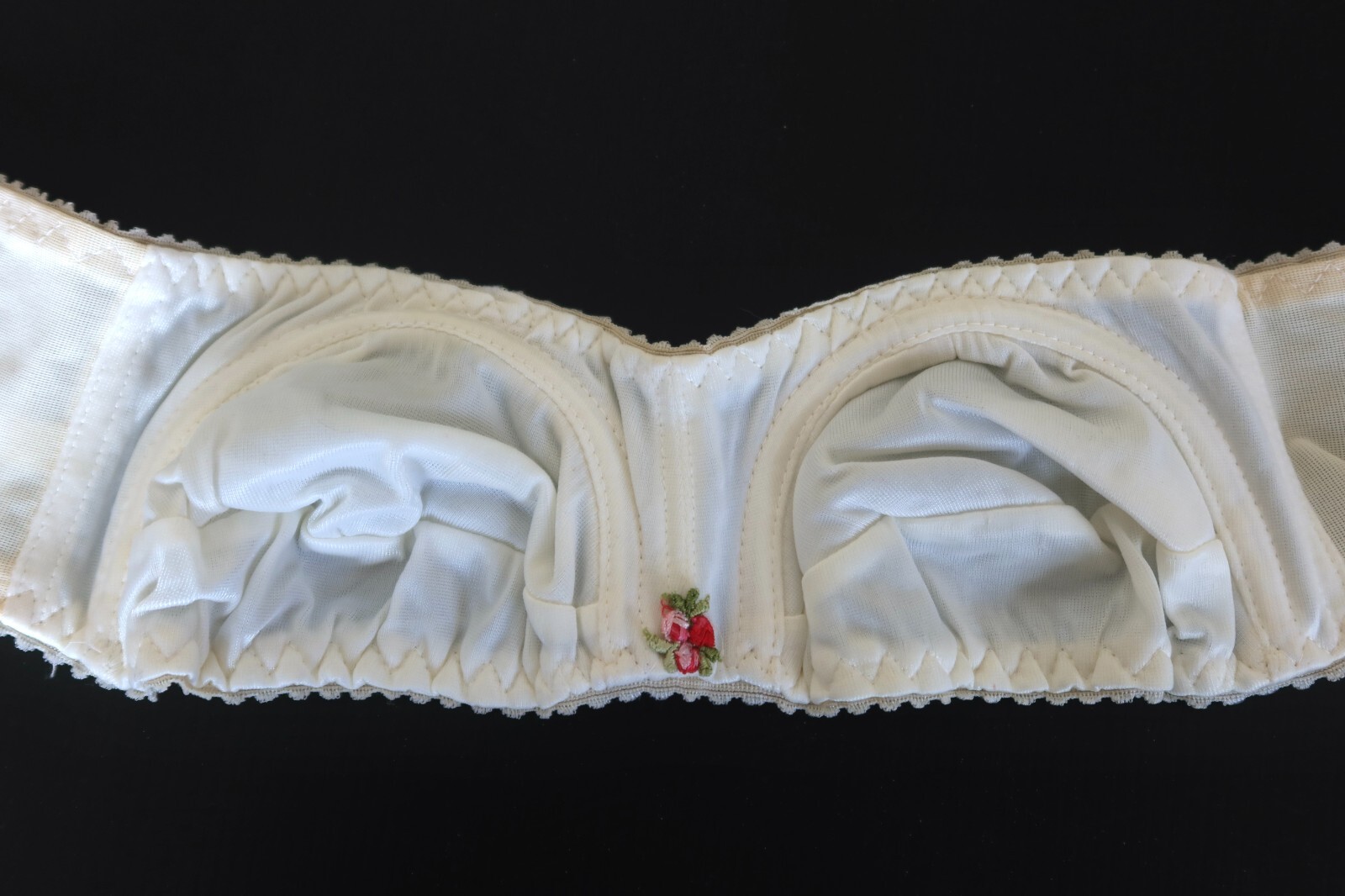 Vintage 1990s Strapless Underwire Bra – Beige, Fruit Accent in Middle, Size 1