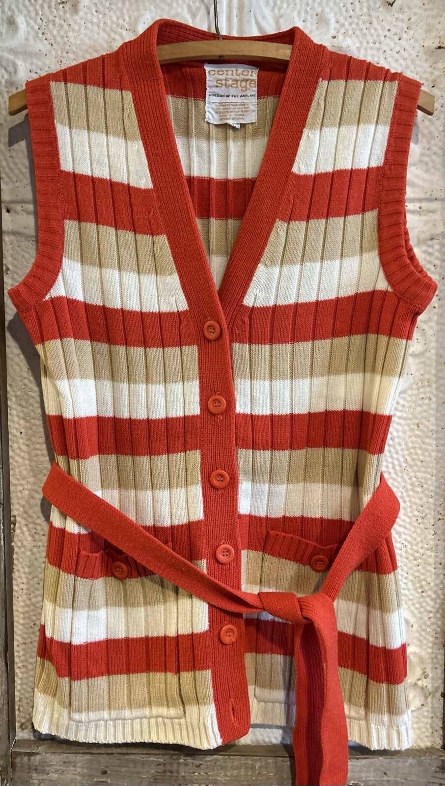 Vintage Retro Women’s Made In Taiwan Sweater Vest Great Fashion Piece size Large