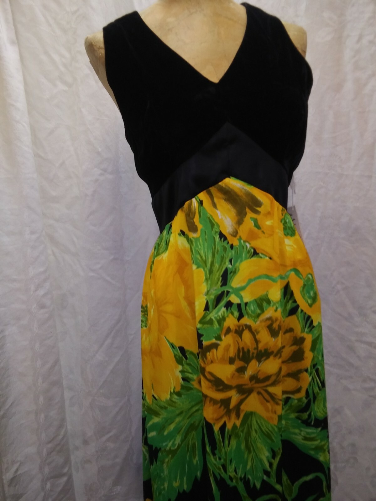 1970’s Black Velvet Yellow Green Jersey Maxi Dress Boulevard Velvet Medium NWT