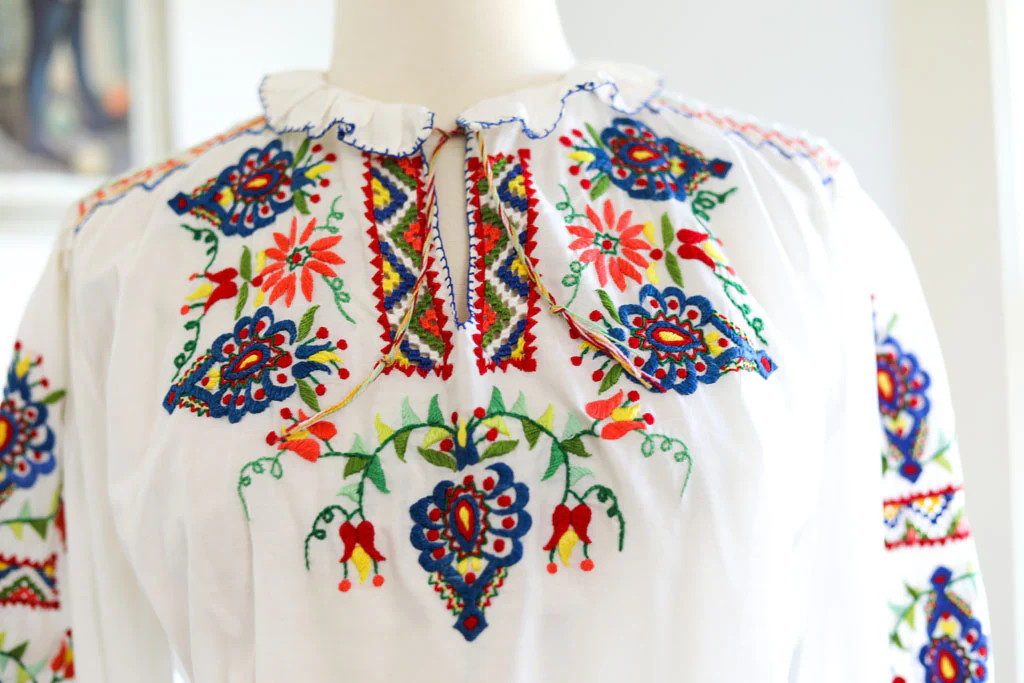 Vintage 1940s – 1950s Hungarian Folk Embroidered Folkloric Blouse XS S M