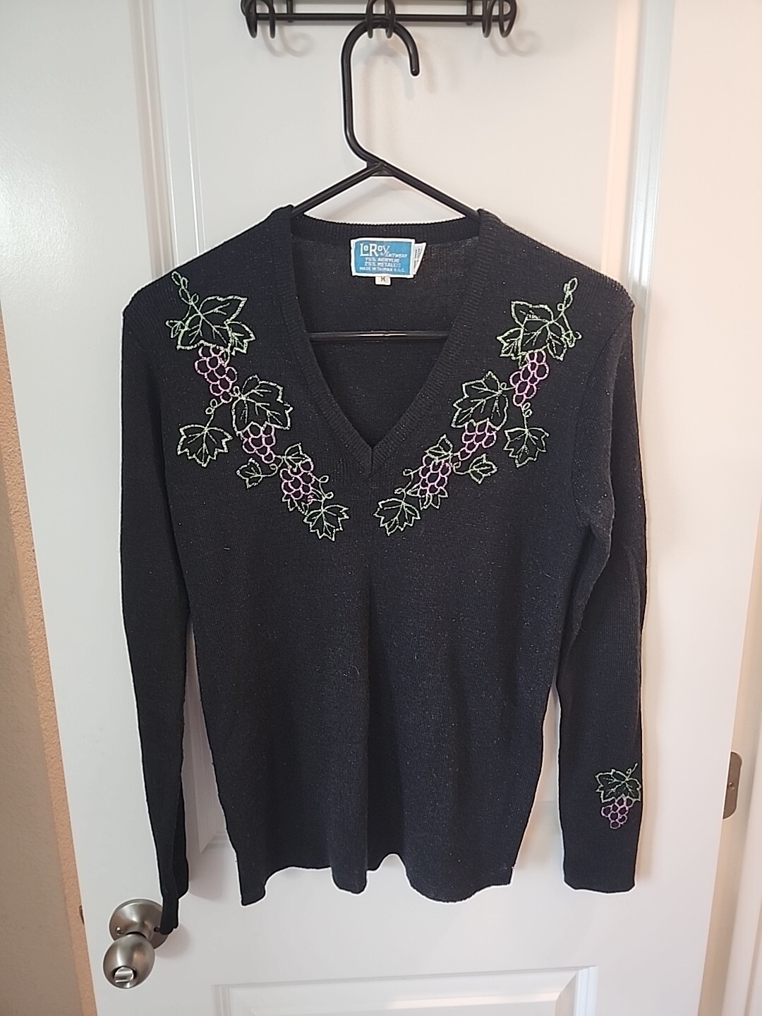 Vintage Leroy Knitwear Acrylic Size M Medium Grape Leaves Sweater V-neck