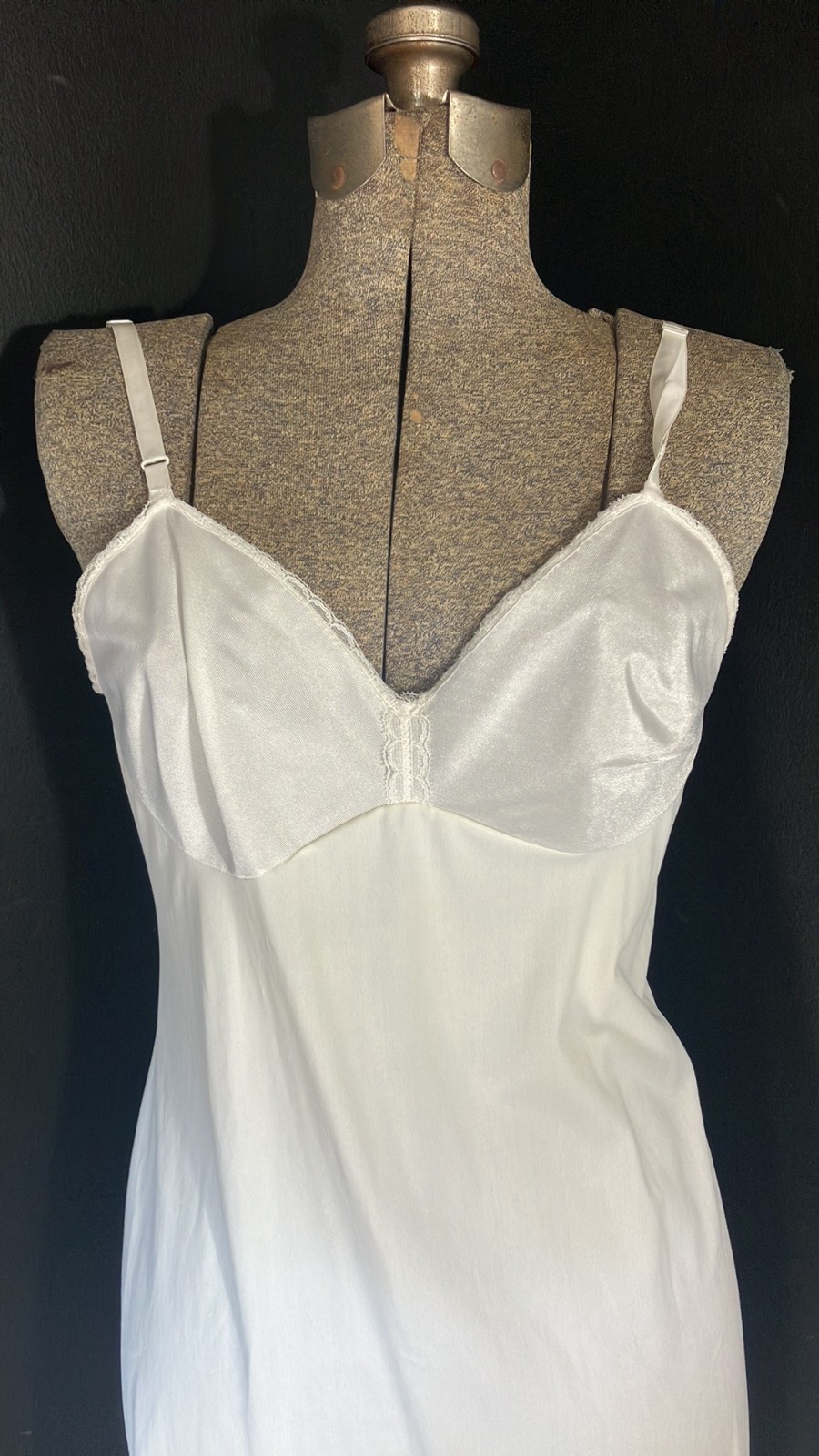 Vintage Vanity Fair Plain White Nylon Slip Size 34 1990s 2000s Lingerie