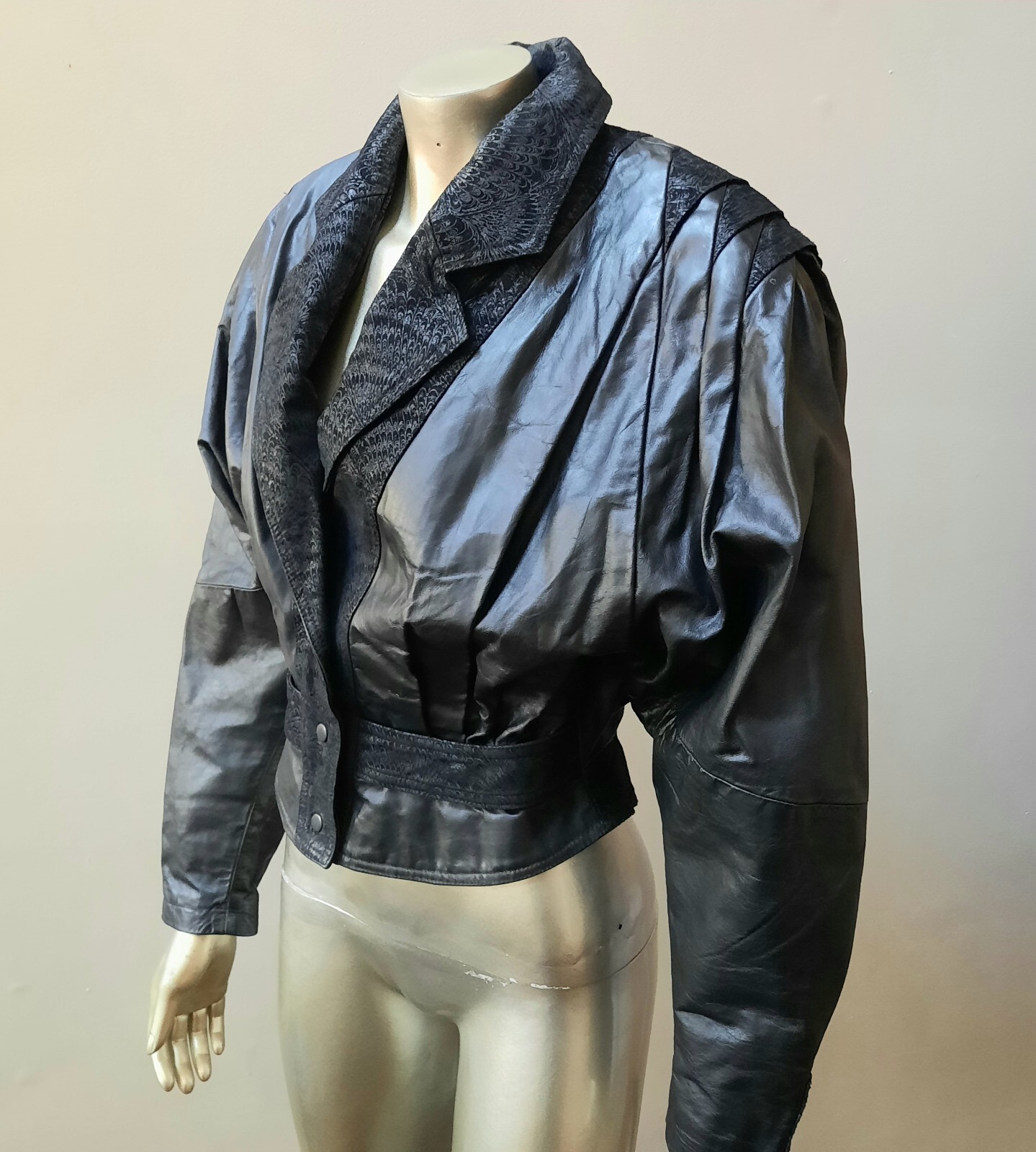 LEATHER VTG 80S DOLMAN SLEEVES SHOULDER PADS PLEATS SHORT JACKET sz M