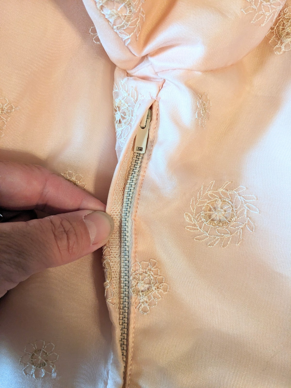 Vintage 1950s Pink Satin Wiggle Dress Embroidered Floral Cocktail Party Dress