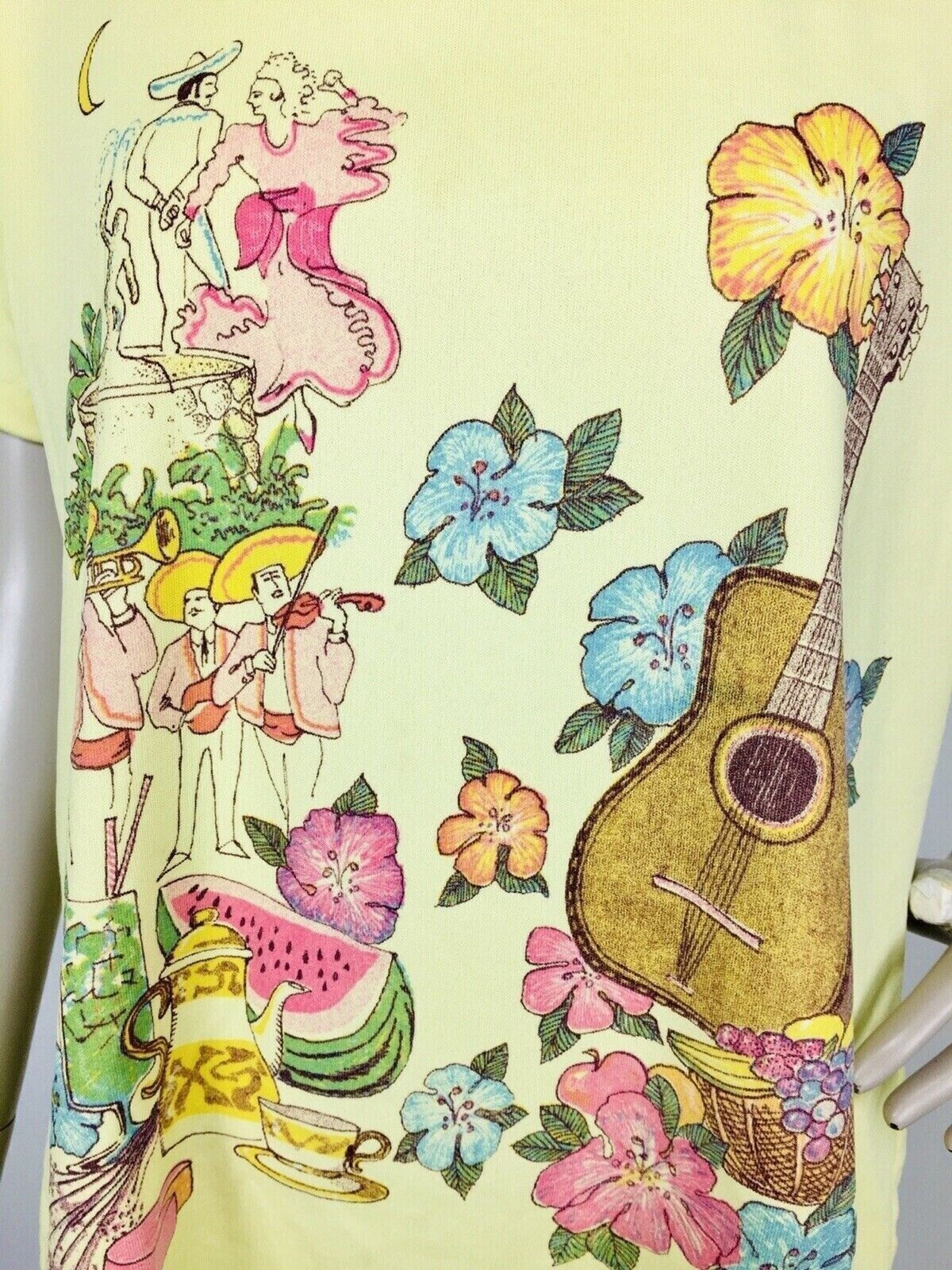 Vintage 70s Mexican Mariachi Band Flowers Dancing Music Summer Fruit Yellow Tee