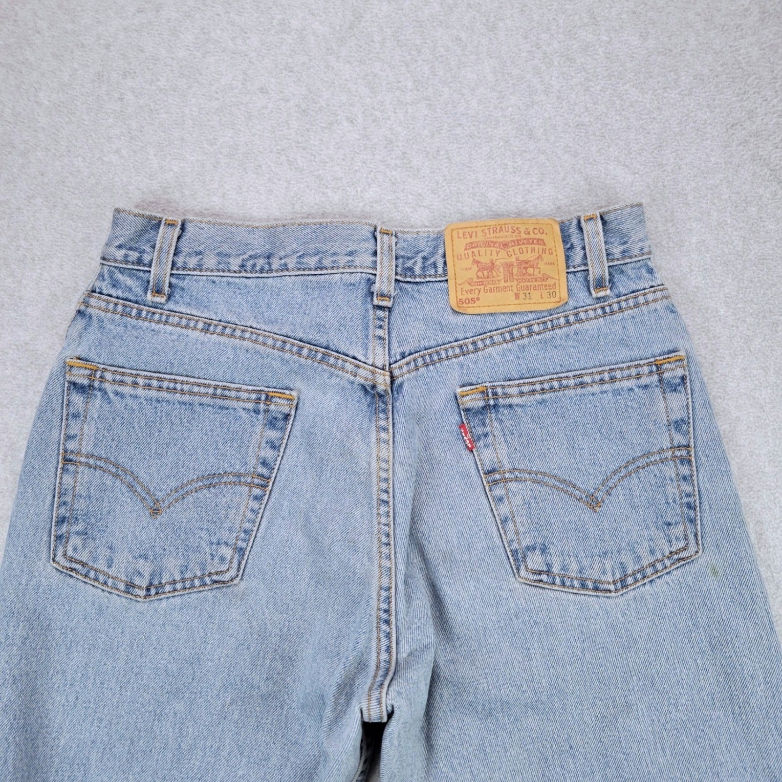 Levi’s 505 Regular Fit Jeans Womens 31×28 Light Wash Distressed Raw Hem Vintage