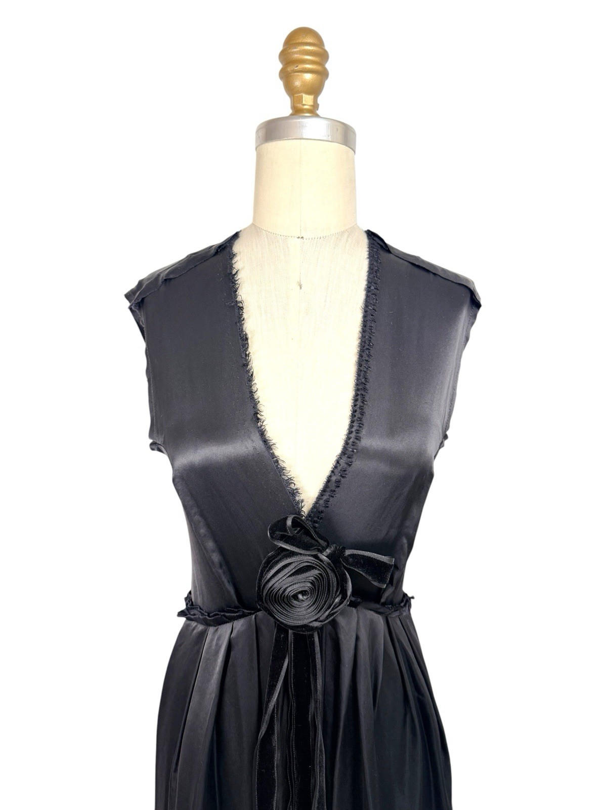 Lanvin Hiver 2005 Black Satin Rosette Pleated Dress