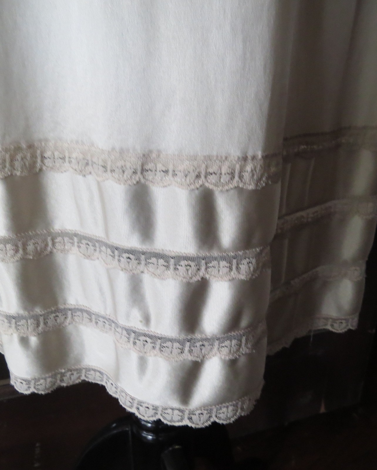 Vintage Full Slip DRESS Nylon silky Lace Ladies Lingerie 34 silvery light Beige