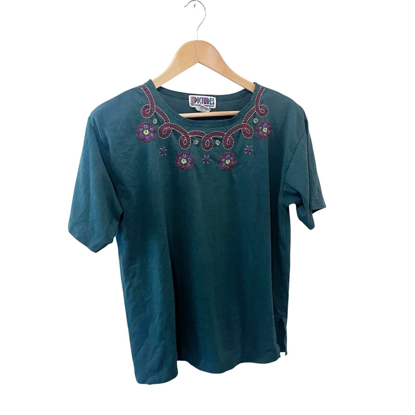 Pictures Vintage 90s Green Embroidered Floral Neck T-Shirt with Shoulder Pads