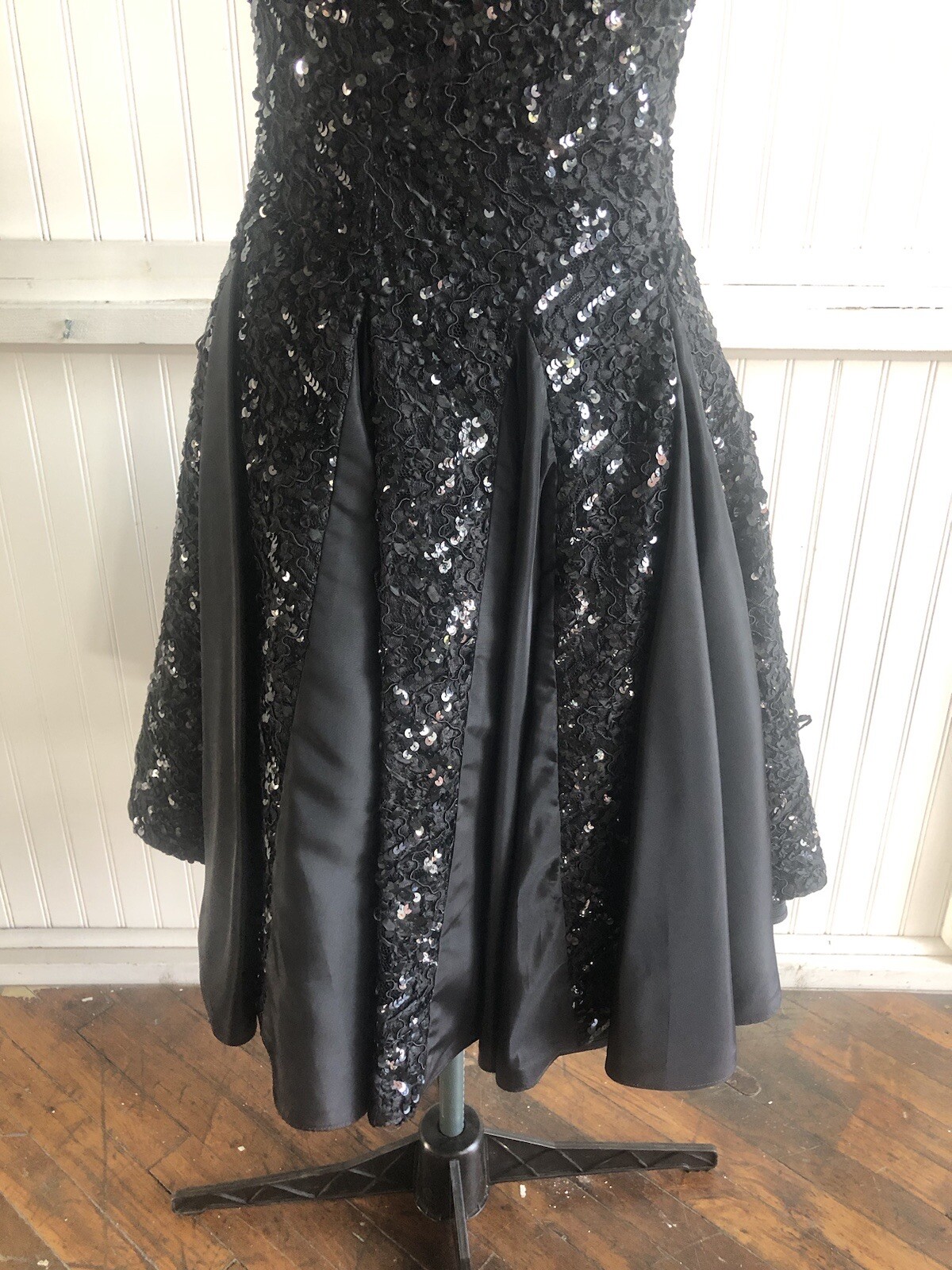 Elegant 1980’s Black Sequin & Ribbon Strapless Dress, XS/S