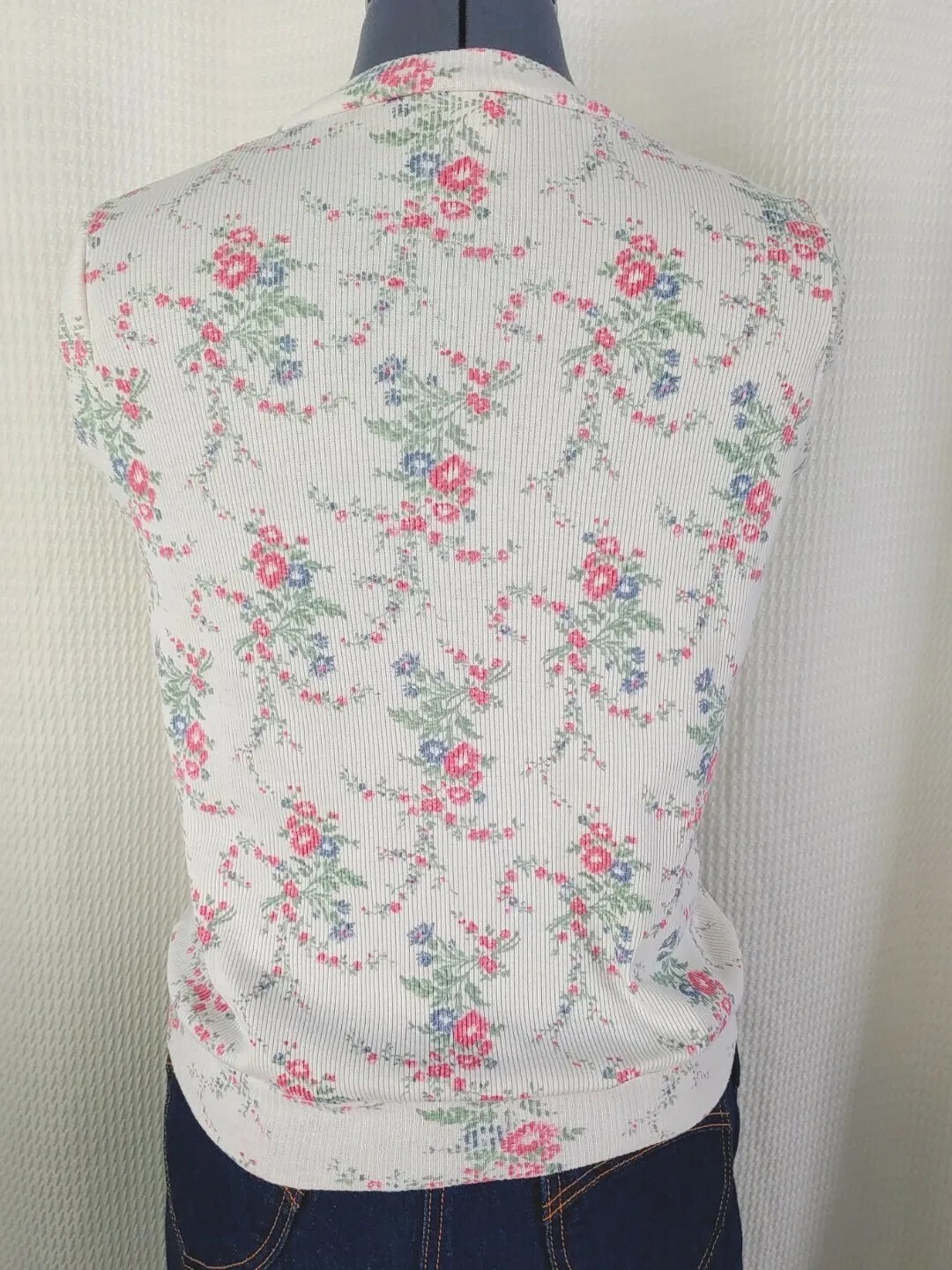 Vintage Originals Cream Sleeveless Knit Top with Pastel Florals Size Small