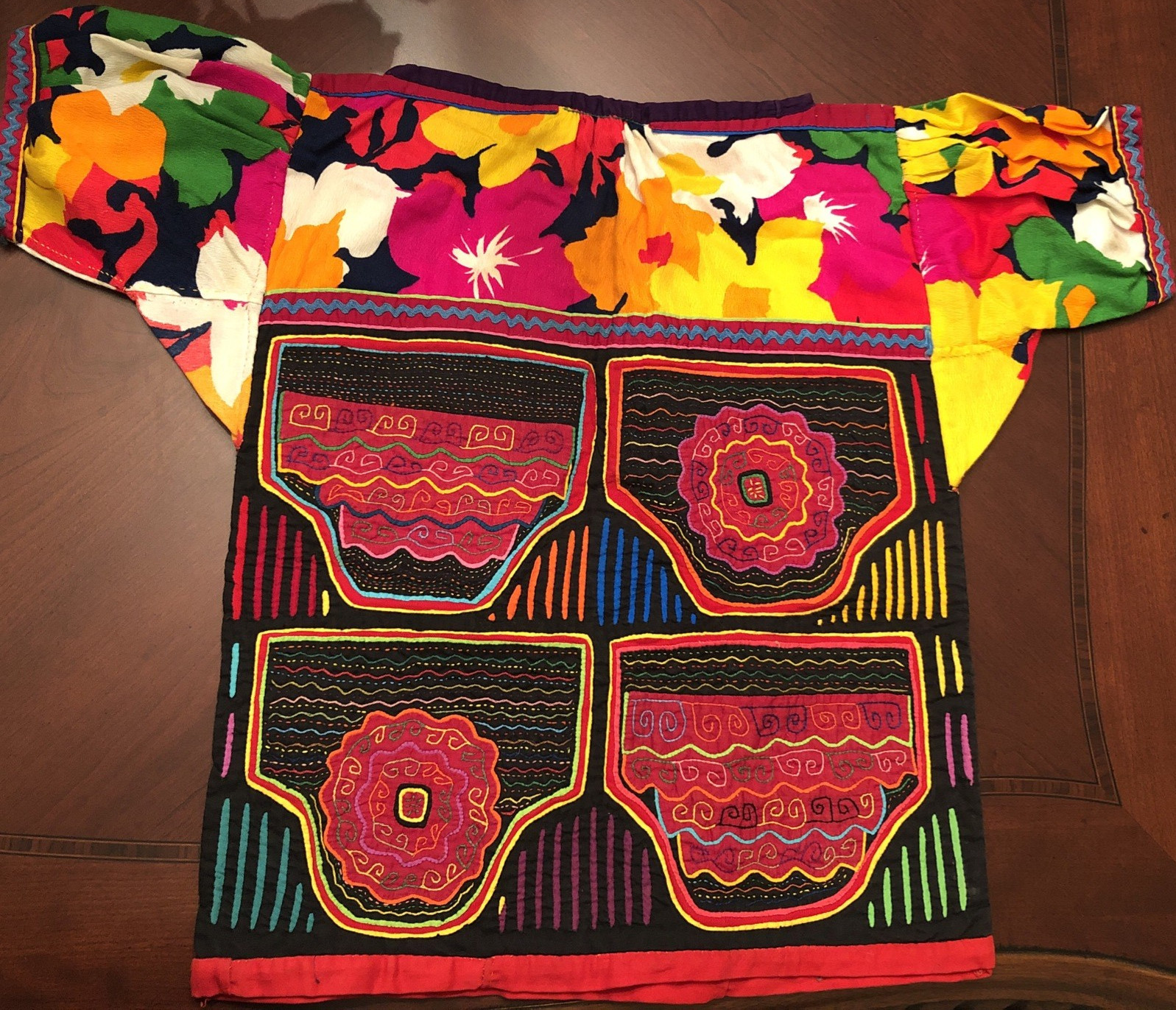 Vintage Kuna Mola Art Blouse Shirt Panama Handmade Floral Embroidered 2 Panels