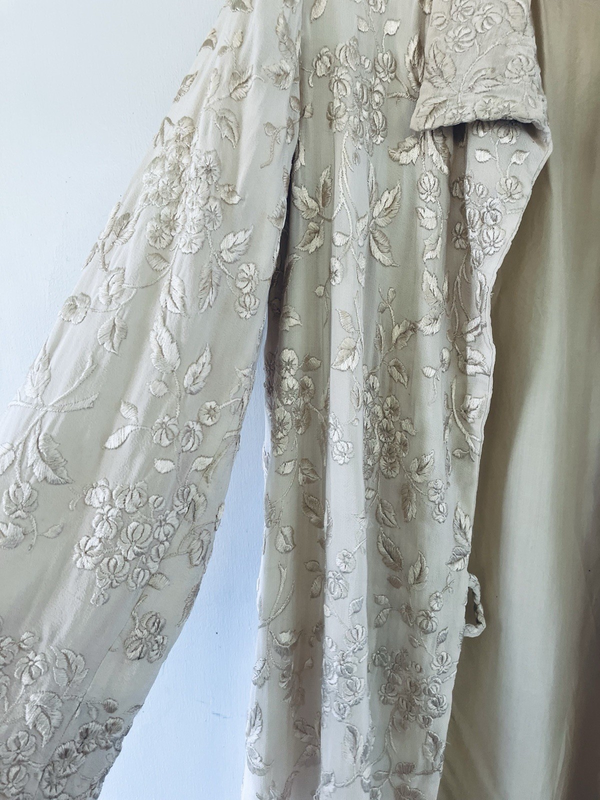 1920s Art Deco Vintage Embroidered Blush Silk Coat Attributed To House Of Lanvin