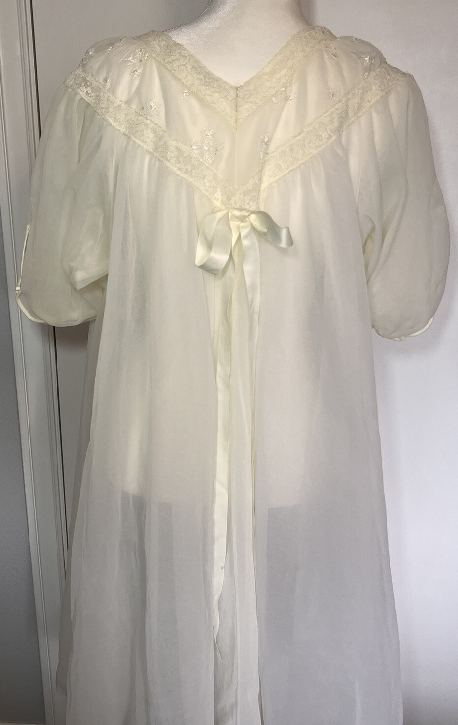 Vintage Seamprufe Ivory Nylon Double Layer Robe Two Button Front Back Bow