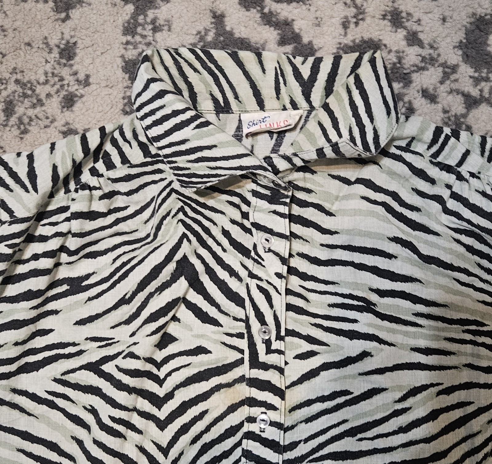 Vintage 1980s Shirt Links Women’s Pale Green Tiger Stripe Short Sleeve Top Size