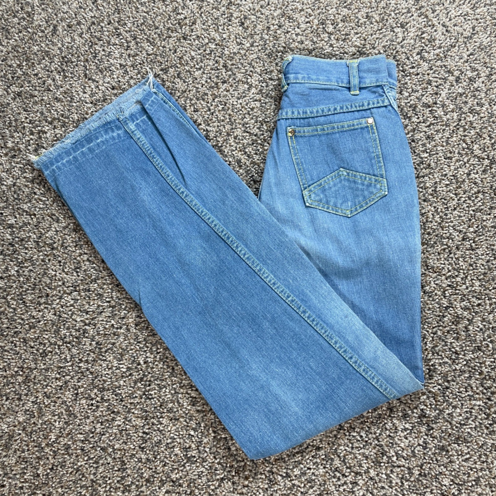 Vintage Kmart Women’s 24×30.5 High Waisted Straight Leg Jeans Blue Frayed Hem