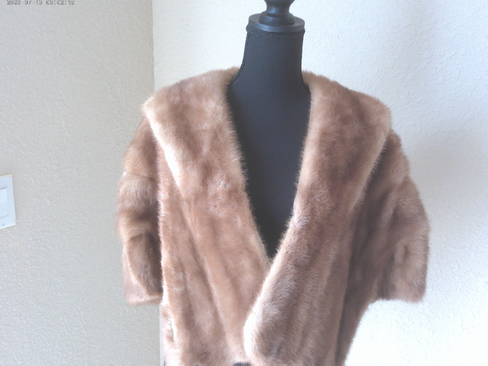 BAMBERGERS NEW JERSEY FUR SALON FUR WRAP W/POCKETS ERNESTINE KIRK BN301