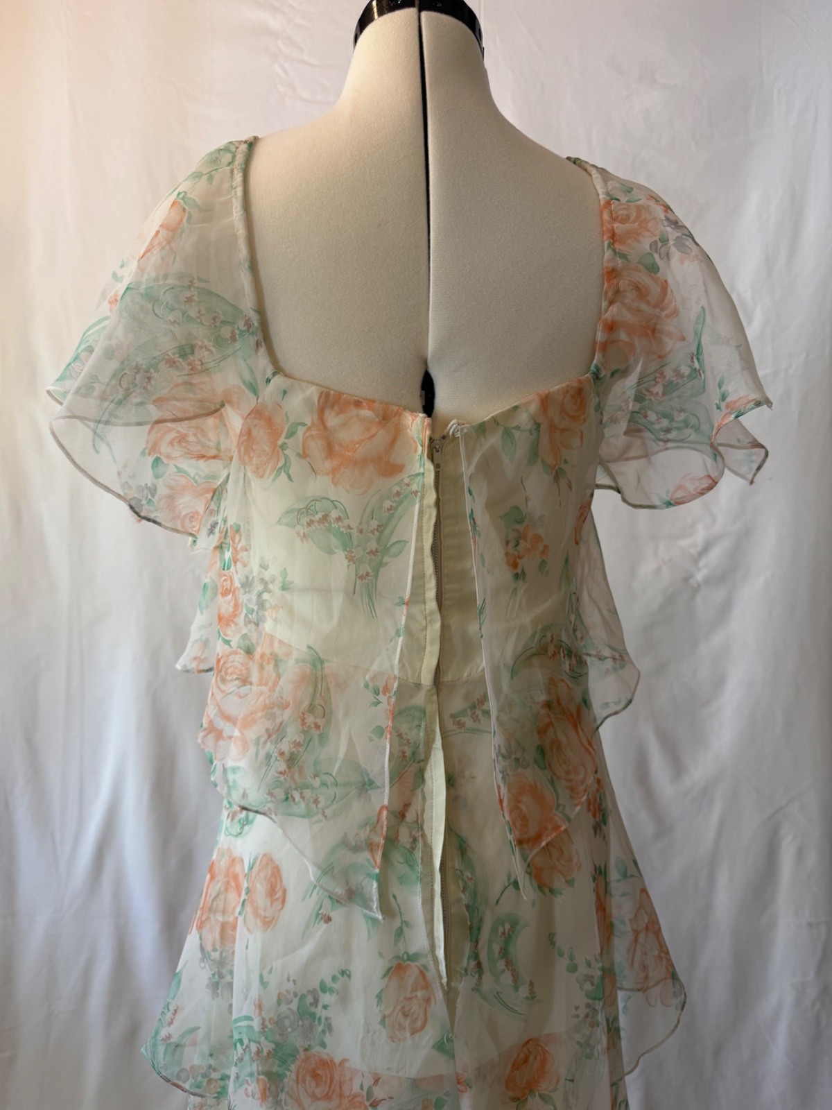 Vintage 1970s Poly Chiffon Tier Floral Dress w Built in Lining & Flutter Sleeves