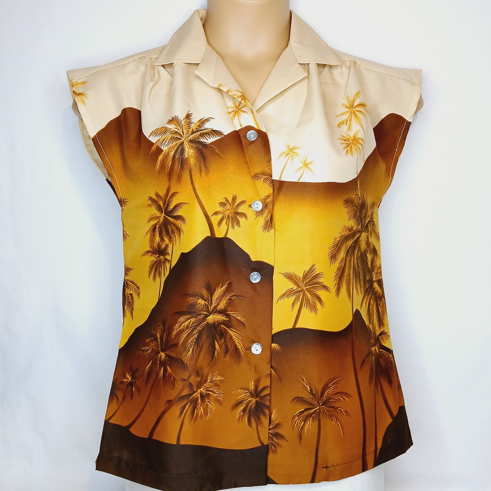 VTG. Hukilau Fashions Women’s Shirt Small Brown Hawaiian Palm Trees Cap Sleeve