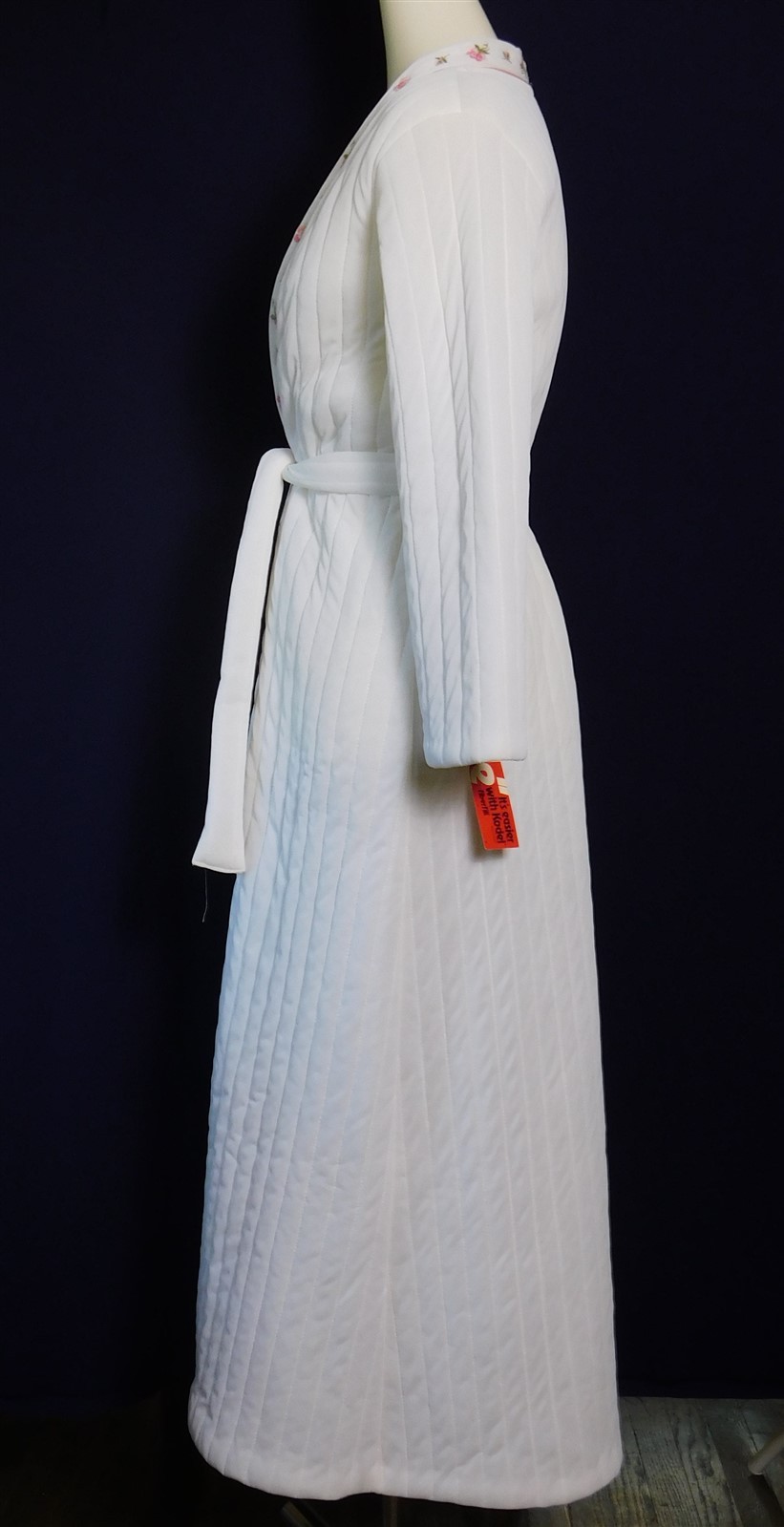 NWT Vintage 1970s Women’s White Nylon Floral Quilted Puff Robe Size Small