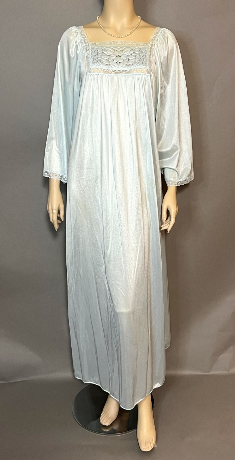 Vintage Brownstone Studio long sleeve floral embroidered nightgown size Large