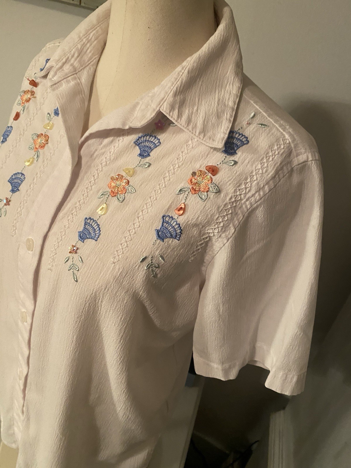 VINTAGE COTTAGECORE DELICATE EMBROIDERED SHIRT FLORAL FANS EMBROIDERED 8 MEDIUM