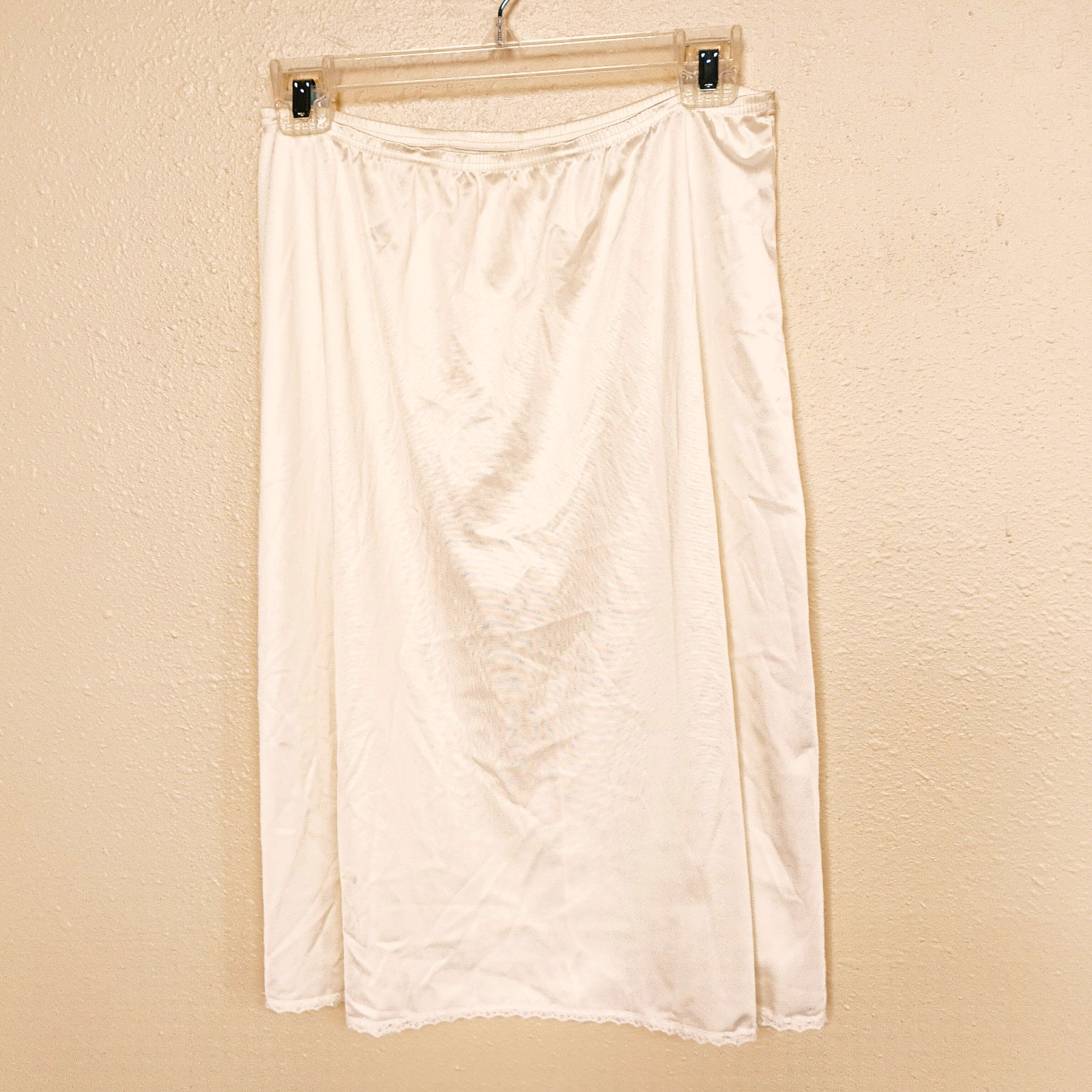 Vanity Fair Vintage Half Slip Cream Nylon 28″ x 24″ No Side Slit ~ Size M