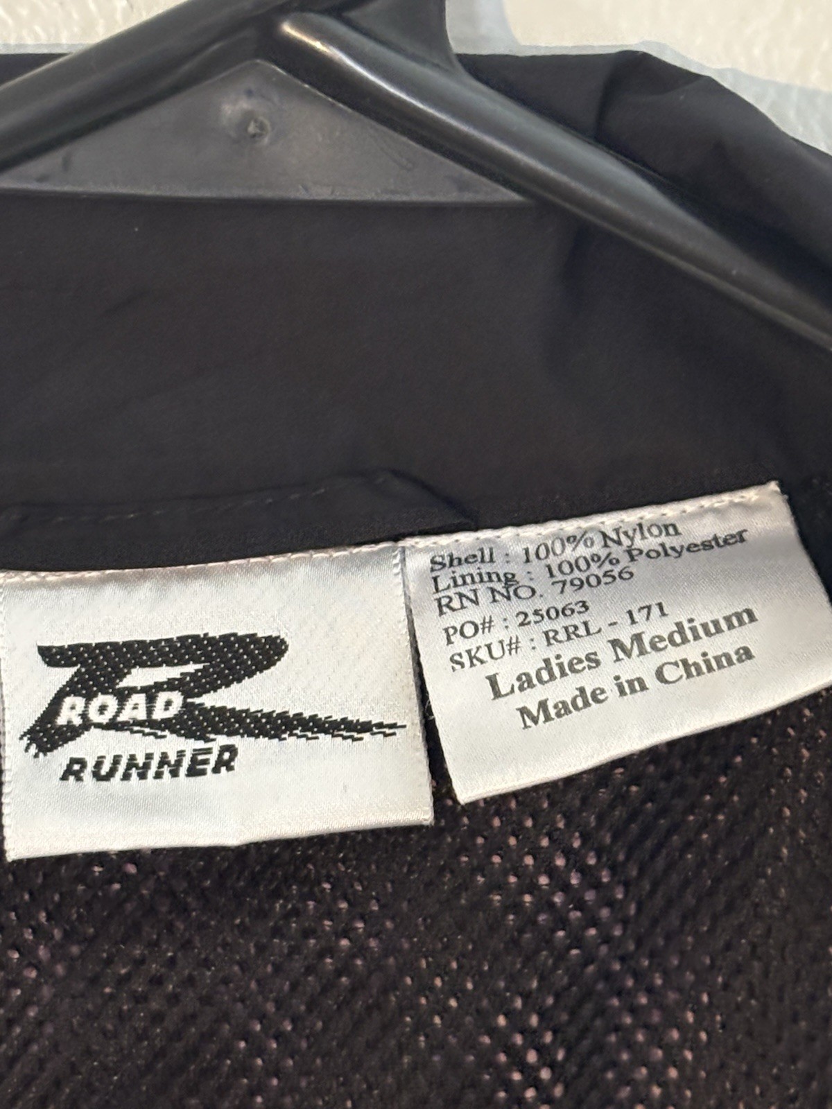 VTG Road Runner Sports Womens Med Reflective Windbreaker jacket Full Zip Hood M