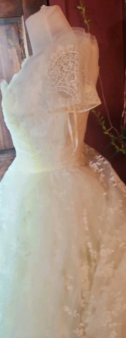 VTG 1950s Cahill Beverly Hills Dress & Veil Set