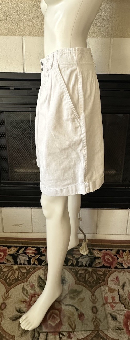 Vtg Liz Sport 80-90’s White Shorts Size 8 Waist 28” Seam To Seam 14”