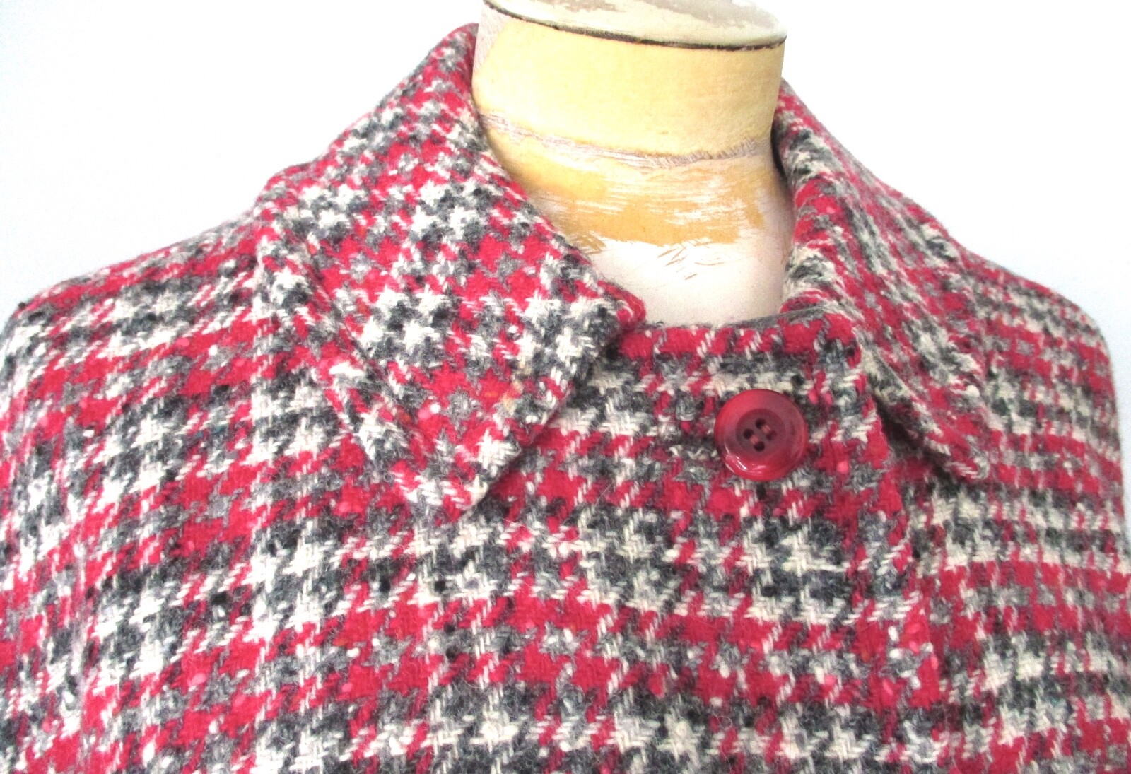 RARE Vtg 60s Pendleton Red Gray Black Houndstooth Tweed Button Cape Armholes M